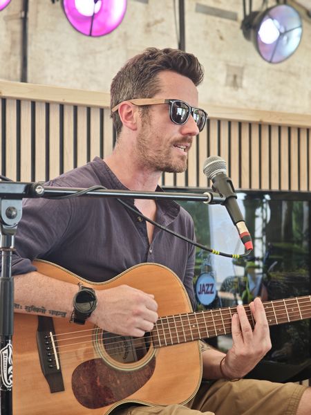 Guitare et chant sous le chapiteau, Fête des Épérires 2026