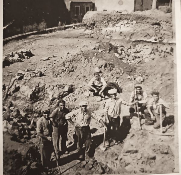 Les carriers. Noms notés : Jean Schmit, Léandre Dupont, Nestor Spirlet, François Gérard, Ernest et Albert.